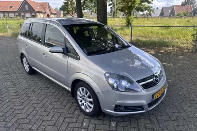 Opel Zafira (2007) thumbnail 2
