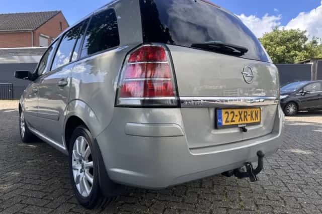 Opel Zafira (2007) thumbnail 3