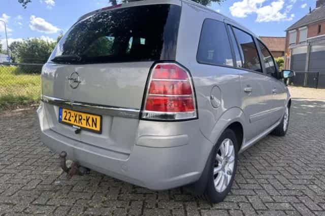 Opel Zafira (2007) thumbnail 4