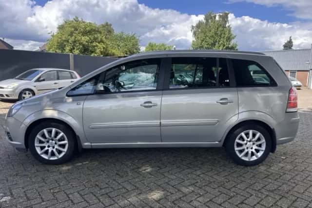 Opel Zafira (2007) thumbnail 5