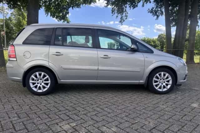 Opel Zafira (2007) thumbnail 6