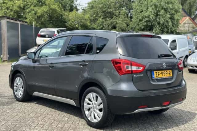Suzuki S-Cross (2019) thumbnail 3