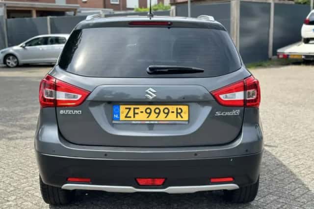 Suzuki S-Cross (2019) thumbnail 4