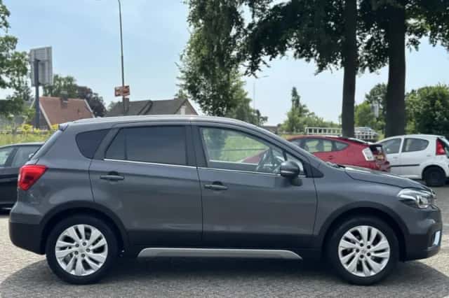 Suzuki S-Cross (2019) thumbnail 6