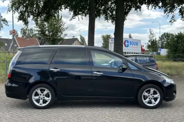 Mitsubishi Grandis (2010) thumbnail 6