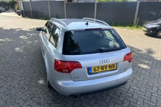 Audi A4 (2005) thumbnail 4