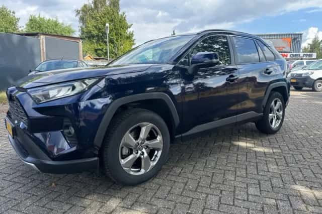 Toyota RAV4 (2021) thumbnail 2