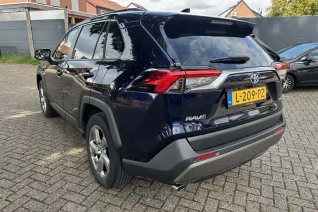 Toyota RAV4 (2021) thumbnail 5