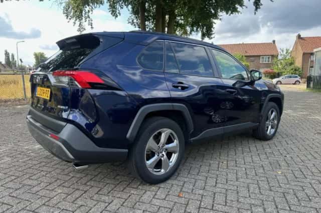 Toyota RAV4 (2021) thumbnail 6
