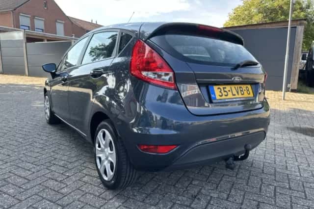 Ford Fiesta (2010) thumbnail 4