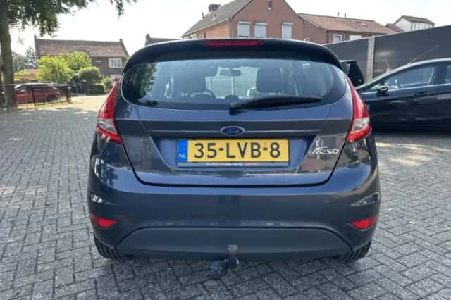 Ford Fiesta (2010) thumbnail 5