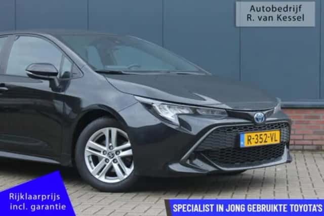 Toyota Corolla (2022) thumbnail 2