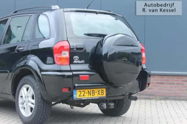 Toyota RAV4 (2003) thumbnail 4