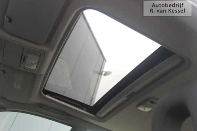Toyota RAV4 (2003) thumbnail 5