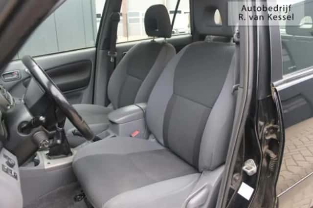 Toyota RAV4 (2003) thumbnail 6