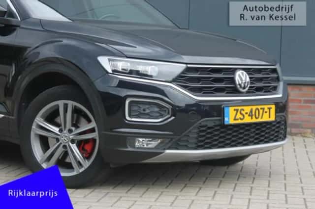 Volkswagen T-Roc (2019) thumbnail 2