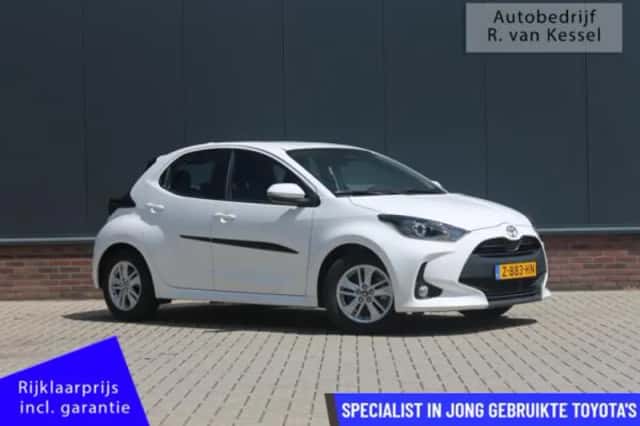 Toyota Yaris (2024) thumbnail 1