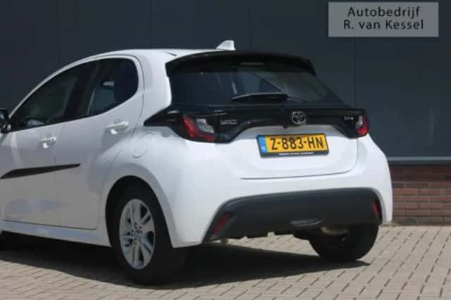 Toyota Yaris (2024) thumbnail 4