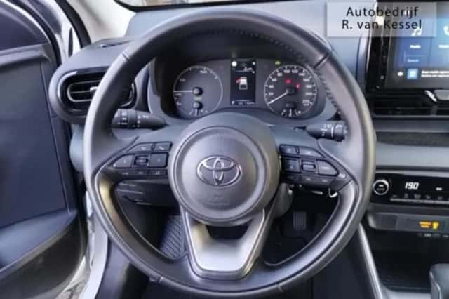 Toyota Yaris (2024) thumbnail 5