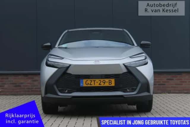 Toyota C-HR (2025) thumbnail 3