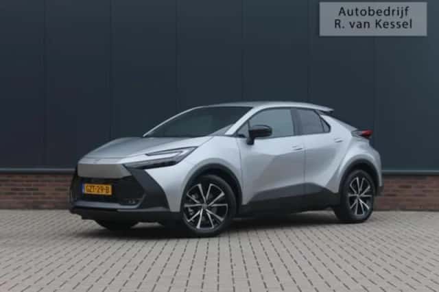 Toyota C-HR (2025) thumbnail 6