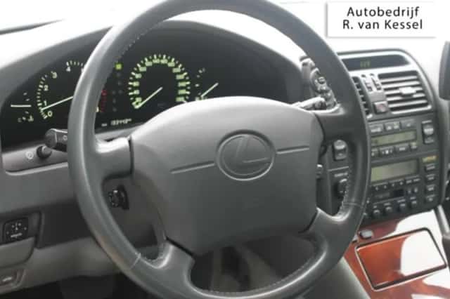 Lexus LS (1996) thumbnail 6