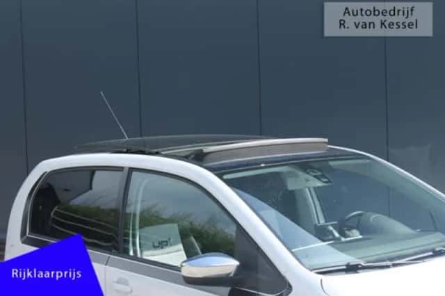 Volkswagen White (2012) thumbnail 2