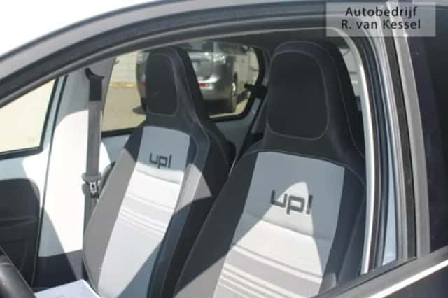 Volkswagen White (2012) thumbnail 5