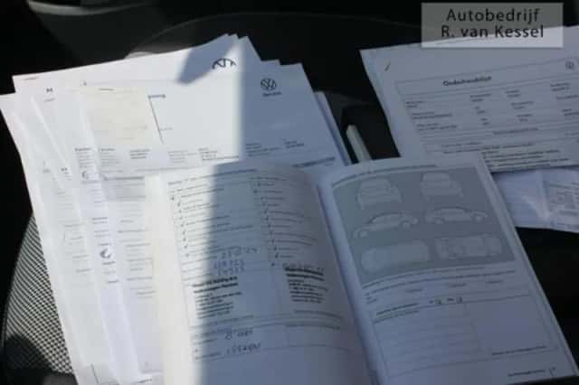 Volkswagen White (2012) thumbnail 6