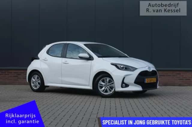 Toyota Yaris (2024) thumbnail 1