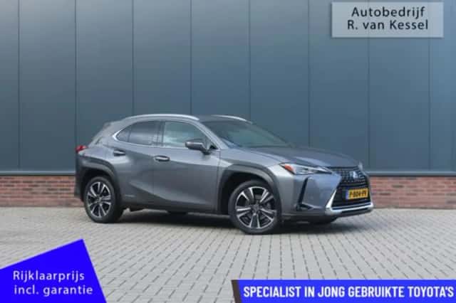 Lexus UX (2022) thumbnail 1
