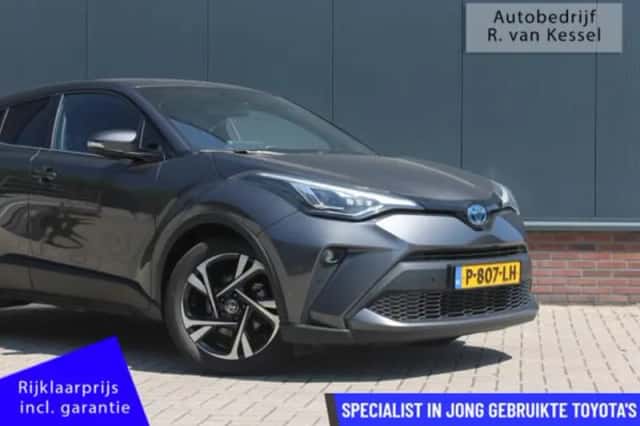 Toyota C-HR (2022) thumbnail 2