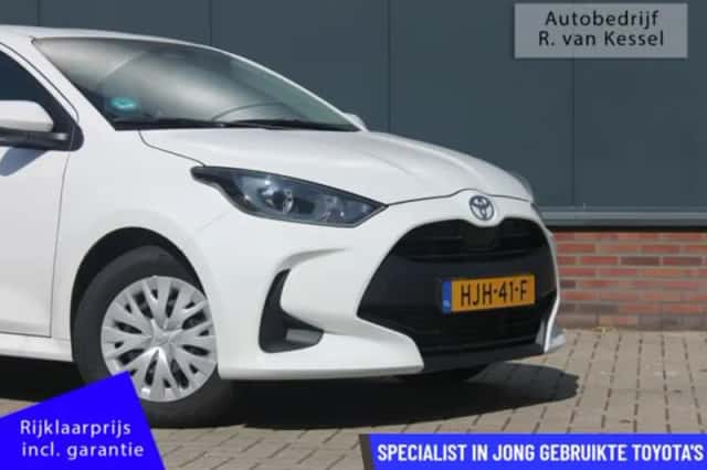 Toyota Yaris (2025) thumbnail 2