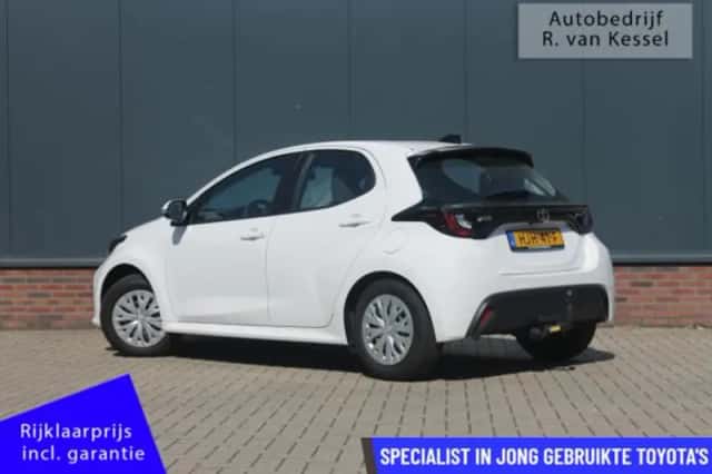 Toyota Yaris (2025) thumbnail 3