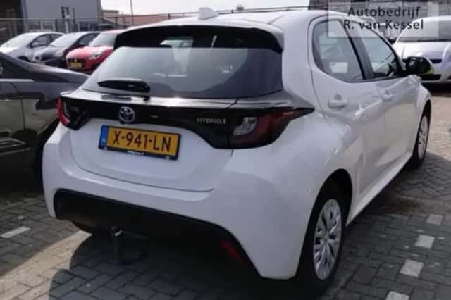Toyota Yaris (2023) thumbnail 4