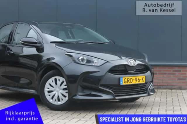 Toyota Yaris (2024) thumbnail 2