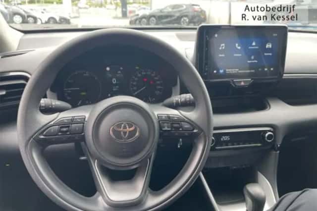 Toyota Yaris (2024) thumbnail 5