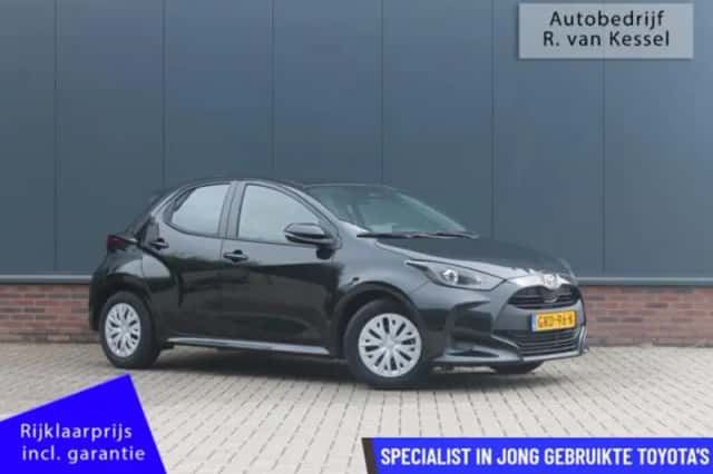 Toyota Yaris (2024) thumbnail 1