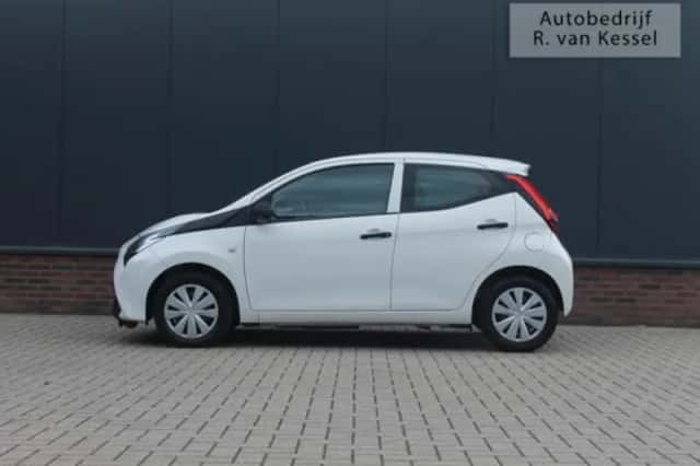 Toyota Aygo (2019) thumbnail 6