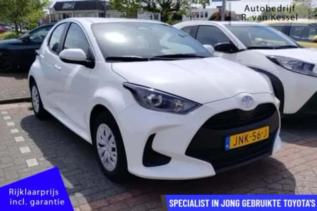 Toyota Yaris (2025) thumbnail 2