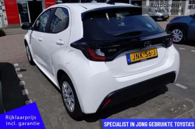 Toyota Yaris (2025) thumbnail 3