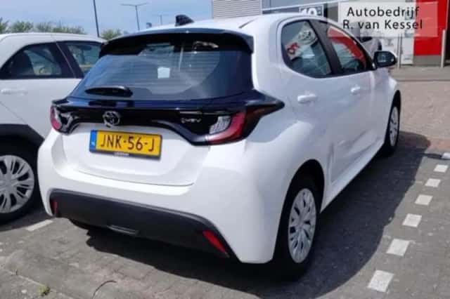 Toyota Yaris (2025) thumbnail 4