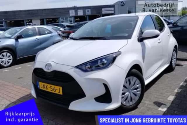 Toyota Yaris (2025) thumbnail 1