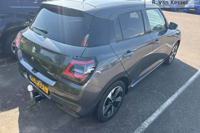 Suzuki Swift (2025) thumbnail 4