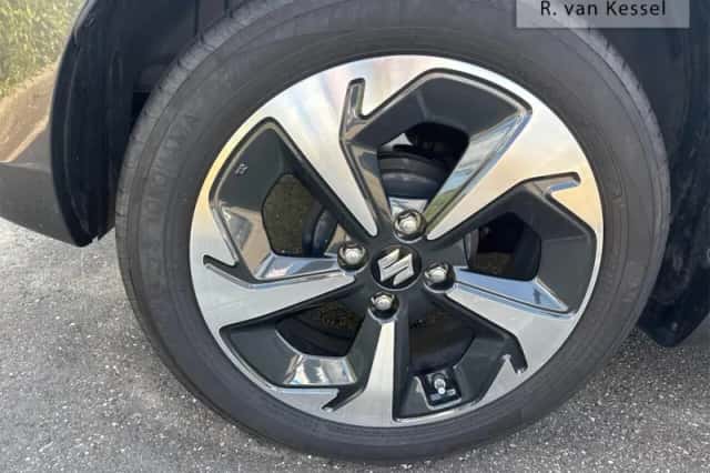 Suzuki Swift (2025) thumbnail 5