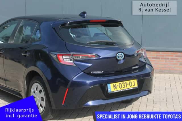 Toyota Corolla (2021) thumbnail 3
