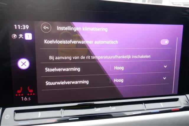 Volkswagen Golf (2022) thumbnail 5
