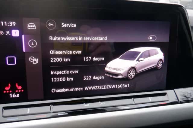 Volkswagen Golf (2022) thumbnail 6
