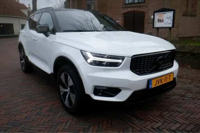 Volvo XC40 (2021) thumbnail 3