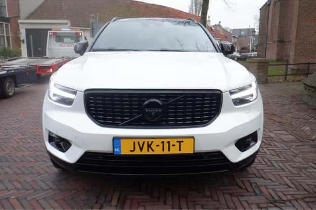 Volvo XC40 (2021) thumbnail 4